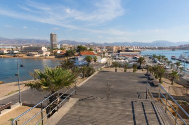 Cabezo de la Reya Puerto de Mazarron İspanya marina ve kent doğru görüntülemek