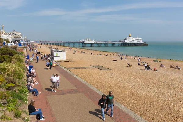 Mensen Lopen Promenade Prachtige Lente Weer Het Traditionele Engelse Vakantie — Stockfoto