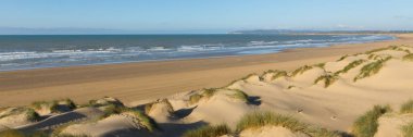 Sand Plajı Doğu Sussex İngiltere'de güzel bir kumsalı çavdar ve Hastings panoramik yakınındaki kamber