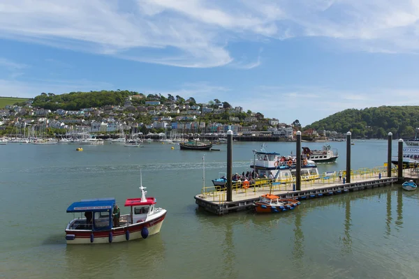 Güzel Güneş Sakin Hava Dartmouth Tekne Gezileri Için Iskelenin Ziyaretçileri — Stok fotoğraf