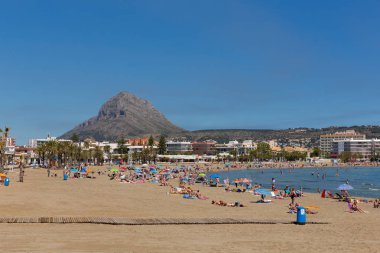 Playa del Arenal plaj Javea İspanya yaz aylarında mavi gökyüzü ve deniz, ayrıca Xabia olarak bilinen