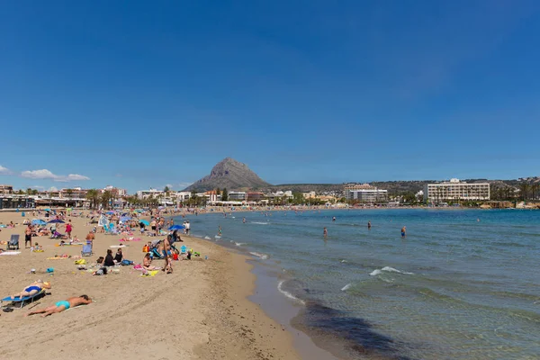 Stranden Xabia Spanien Playa Del Arenal Med Människor — Stockfoto