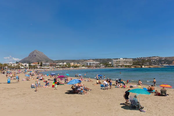 Gyönyörű Napsütés Vonzotta Látogatókat Turisták Nyaralókat Homokos Playa Del Arenal — Stock Fotó