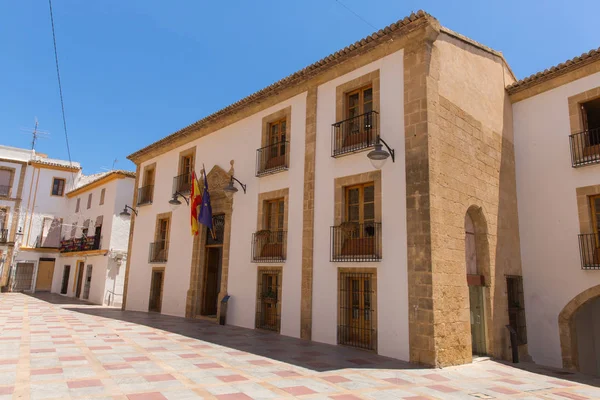 Xabia Španělsko Pohled Historické Budovy Ulice Starém Městě Modrou Oblohou — Stock fotografie