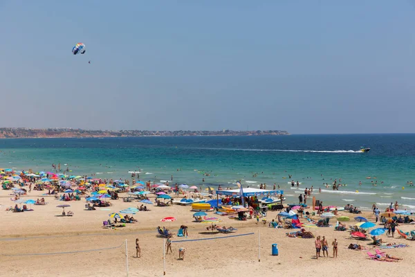 Vackert Väder Parasailing Och Stranden Vattenrutschbanor Lockade Besökare Till Costa — Stockfoto