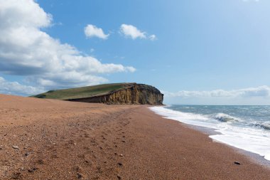 Tatlı Su Körfezi Dorset Uk 'ta sahil dalgaları ve batı körfezi yakınlarında kumtaşı kayalıkları var.