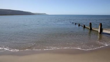 Barmouth Wales, Gwynedd Ulusal Parkı Uk 'taki Galler sahil kasabasında denize bakıyor.