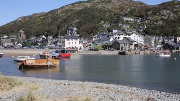 Kuzey Galler Kuzeybatı Galler Kıyısındaki Barmouth Kasabası Snowdonia Yakınlarında — Stok video