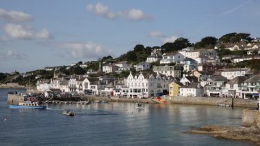 İngiltere 'deki St. Mawes Cornwall Yarımadası' ndan ayrılan tekne.