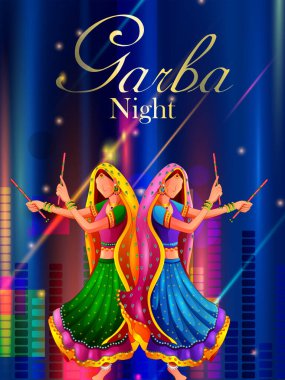 İnsanlar Dandiya Gecesi için poster pankartıyla Garba dansı yapıyorlar.