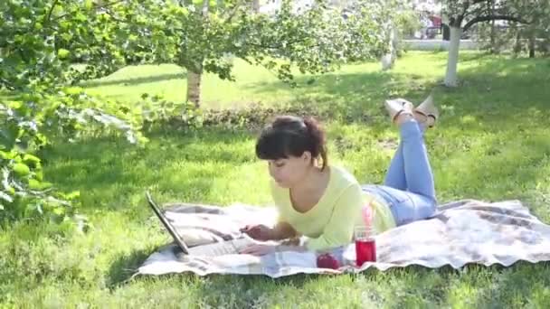 Girl Freelancer Works Open Air Brunette Sits Grass Park Works — Stock Video