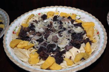 Bishbomak kazak ulusal çanak.