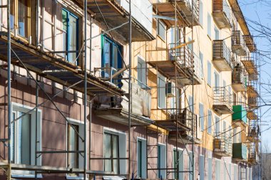 Bina, izolasyon ve kaplama cephe evin dış onarım çalışmaları