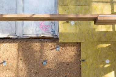 Bina, izolasyon ve kaplama cephe evin dış onarım çalışmaları