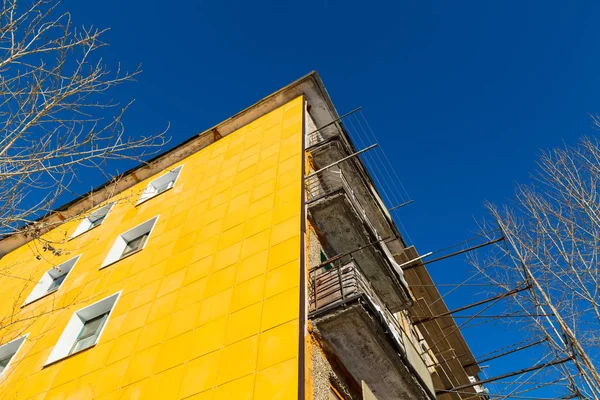 External repair work on the building, insulation and cladding of the facade of the house