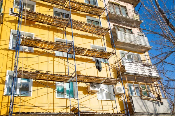 External repair work on the building, insulation and cladding of the facade of the house