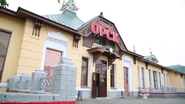 Stazione Ferroviaria Città Orsk Edificio Della Stazione Nella Città Orsk — Video Stock