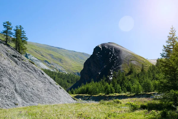 Una Alta Montaña Minerales Negros Altai Montaña Negra Rusia — Foto de Stock