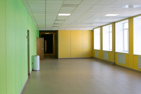 Okul binası revizyon. Rus okul onarımı sonrası.