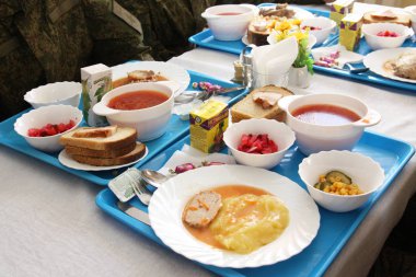 Orenburg, Rusya Federasyonu, 05/16/2008. Yemek odasında bir askeri birlik. Orduda, gıda askerler Editorialdining oda. Rus yemek odasında roket asker bölümü. Akşam yemeği alınanlar ve sözleşme asker.