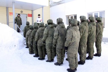 Orenburg, Rusya Federasyonu, 05/16/2008. Yemek odasında bir askeri birlik. Orduda, gıda askerler editoryal yemek odası. Rus yemek odasında roket asker bölümü. Akşam yemeği alınanlar ve sözleşme asker.