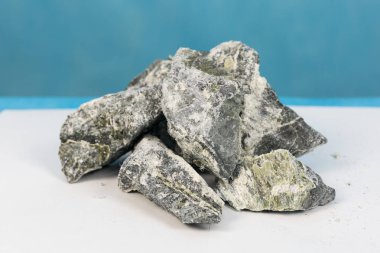 Lif ile tehlikeli mineral asbest taş. Rock kapsayan taş bileşiminde mineral asbest.