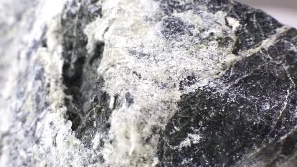 アスベスト鉱物のマクロのビデオ 危険な Minral 岩のクローズ アップでアスベスト繊維 — ストック動画