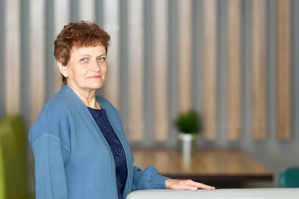 Abuela Una Anciana Caucásica Edad Avanzada Casa Anciana Edad Jubilación —  Fotos de Stock