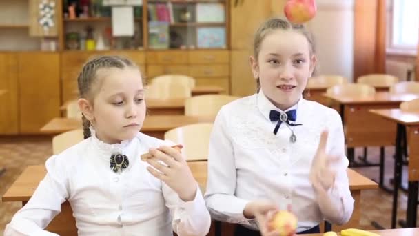 Almoço Escolar Para Crianças Intervalo Entre Classes Schoolgirl Meninas Jantar — Vídeo de Stock