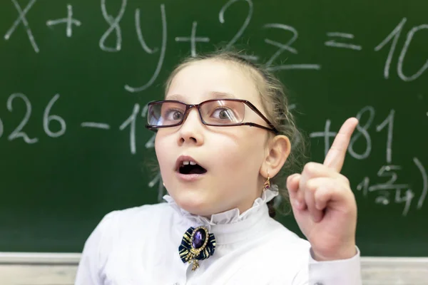 Rolig Skolflicka Med Glasögon Med Tjocka Linser Student Tonåring Stora — Stockfoto
