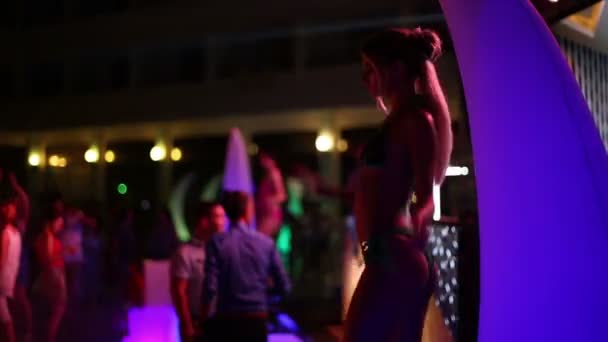 Manavgat Turecko 2019 Rekreační Večer Hotelu Editorialtanečnice Provádí Tanec Večerní — Stock video