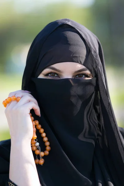 Πορτρέτο Μιας Νεαρής Μουσουλμάνας Μια Γυναίκα Από Την Ανατολή Εθνικά — Φωτογραφία Αρχείου