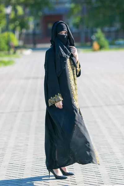 Oriental Girl Festive National Dress European City — Stock Photo, Image