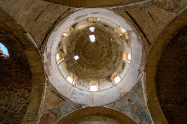 Eski terk edilmiş Ermeni Kilisesi Kutsal Surb-Karapet Kubbesi, 1800 'lerin ortalarından kalma Nesvetay, Rostov bölgesi, Rusya