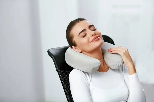 Travel Pillow Young Woman Pillow Neck Sitting Chair High Resolution — Stock Photo, Image