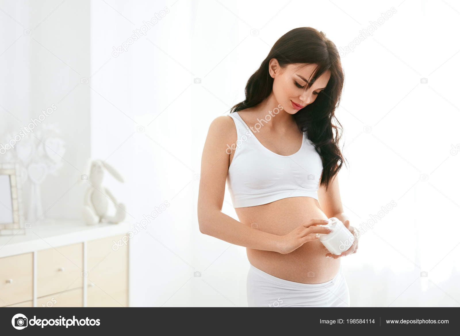 Tehotné nahé modely