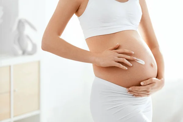 Έγκυος Κοιλιά Φροντίδα Του Δέρματος Στην Κοιλιά Της Γυναίκας Την — Φωτογραφία Αρχείου