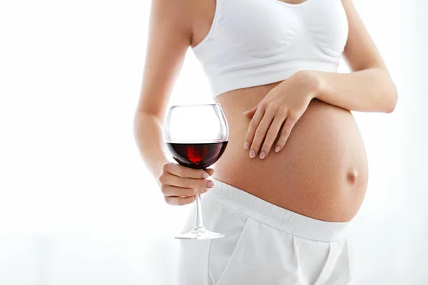 Беременный Алкоголь Close Woman Belly Glass Wine Высокое Разрешение — стоковое фото