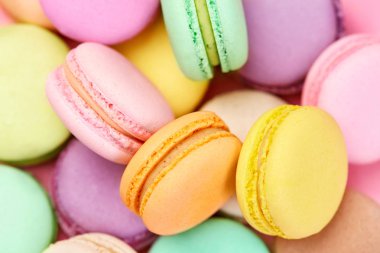Renkli Macarons. Tatlı mı yoksa tatlı tatlı natürmort. Yüksek çözünürlük