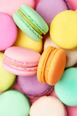 Renkli Macarons. Tatlı mı yoksa tatlı tatlı natürmort. Yüksek çözünürlük
