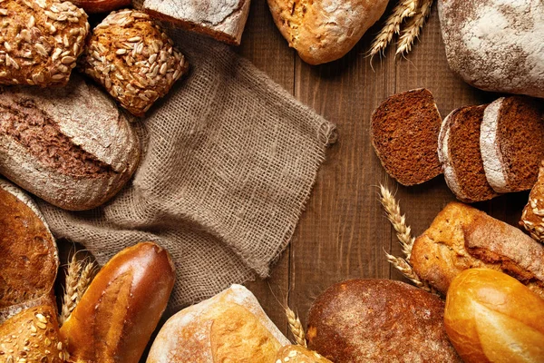 Essen Brot Und Backwaren Auf Holzuntergrund Hohe Auflösung — Stockfoto