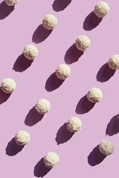 Doces Coconut Candy Balls Purple Background Alta Resolução — Fotografia de Stock