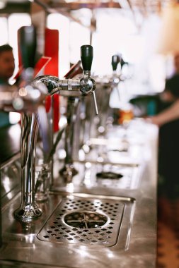 Bira musluk Pub, Bar Counter Closeup Bar. Yüksek çözünürlük.