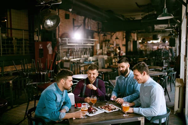 Men Pub Drinking Beer Eating Food Friends Having Dinner High — Stock Photo, Image