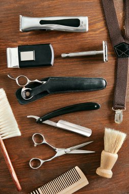 Erkek bakım araçları. Kuaför Salonu ekipman ve malzemeleri ahşap masa üzerinde. Erkekler saç Salon araçları. Yüksek çözünürlük