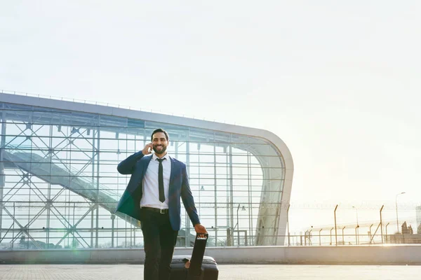 Hombre Negocios Hablando Por Teléfono Móvil Aire Libre Hombre Con — Foto de Stock