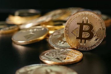 Dijital para. Bitcoin ve Ethereum paraları kapatın. Sanal para, Cryptocurrency. Yüksek çözünürlük