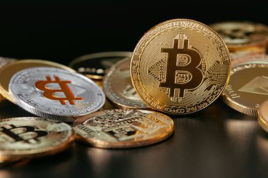 Dijital para. Bitcoin ve Ethereum paraları kapatın. Sanal para, Cryptocurrency. Yüksek çözünürlük