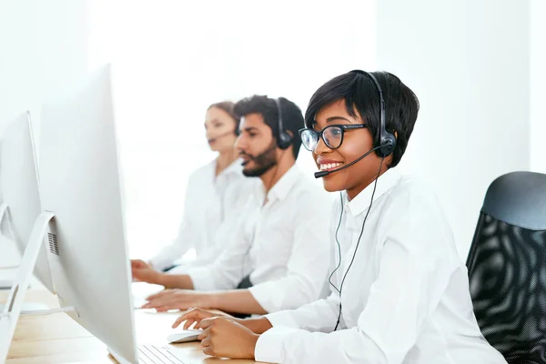 Kundenservice Online Call Center Betreiber Die Kunden Über Hotline Beraten — Stockfoto