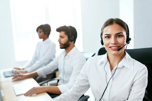 Call Center Agente Consulenza Cliente Online Donna Attraente Che Lavora — Foto Stock